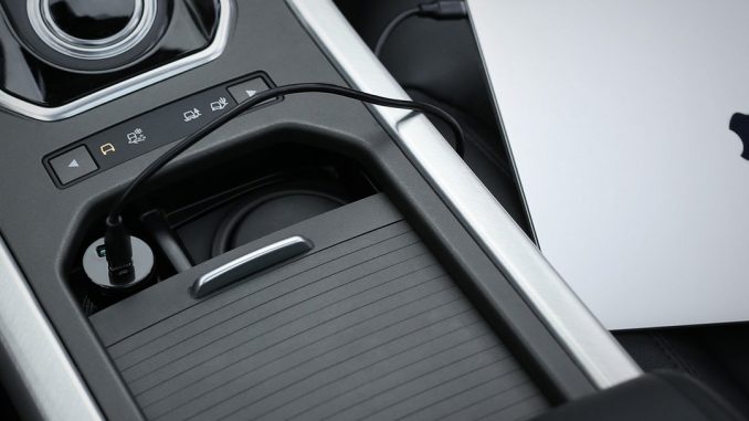 自動車の“USB Type-Cシガーソケット”での「任天堂スイッチ」「ノートパソコン」を充電する方法